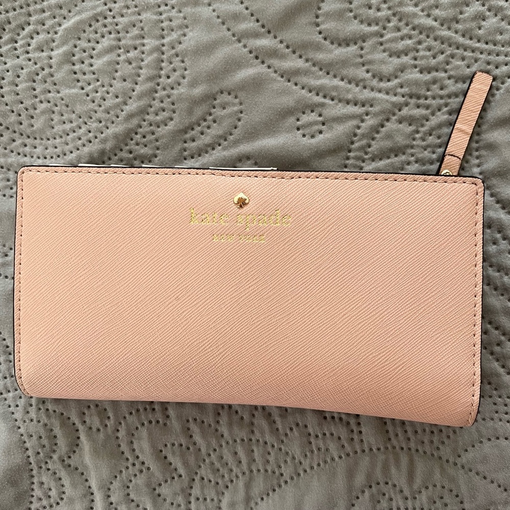Kate Spade New York  Mikas Pond Stacy Bifold Wallet Warmvellum (265)